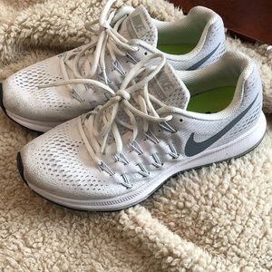 Nike Zoom Pegasus tennis shoes